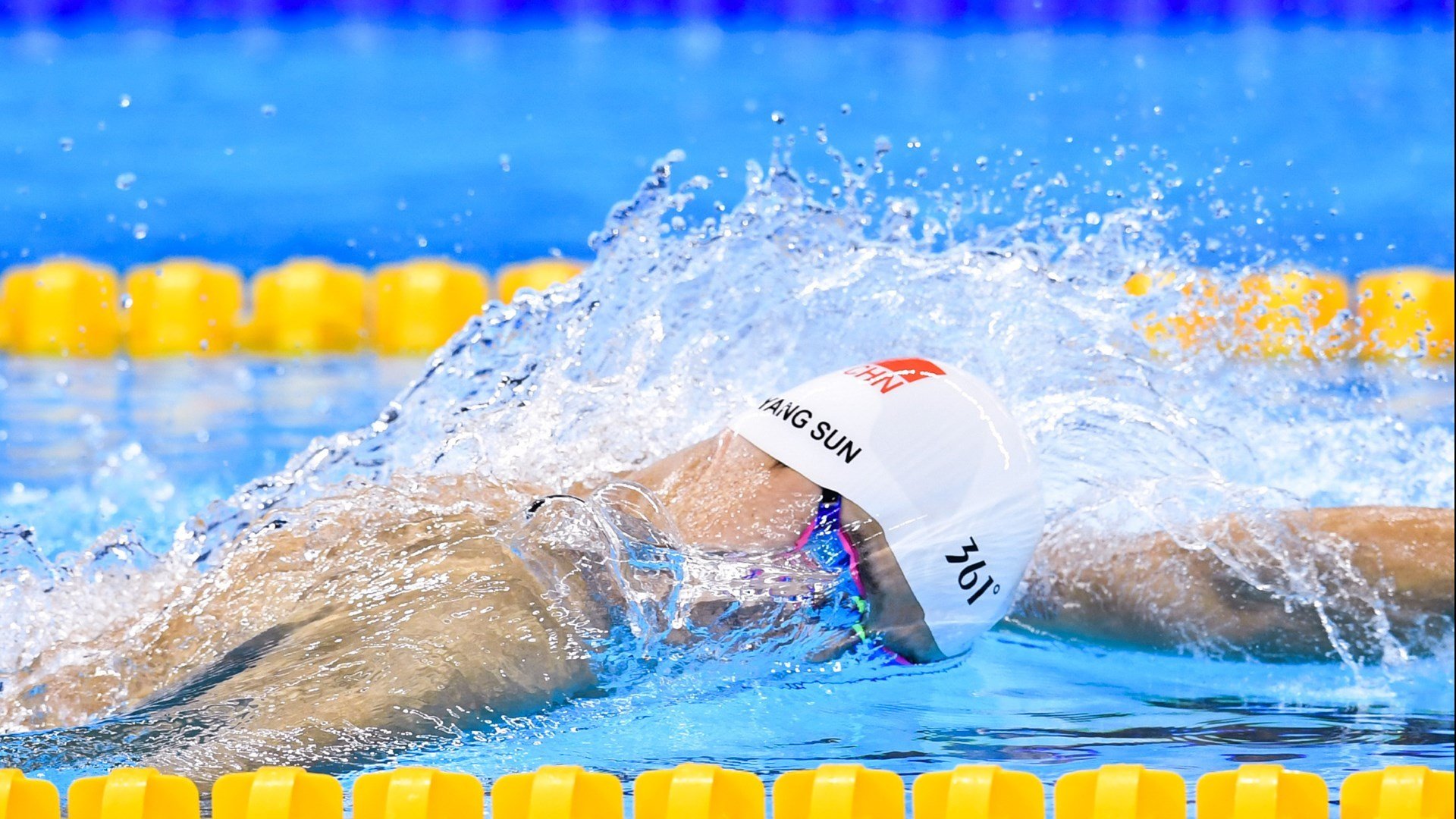 “天才”车手:分析比赛中获胜的关键技巧,赛车手的车技